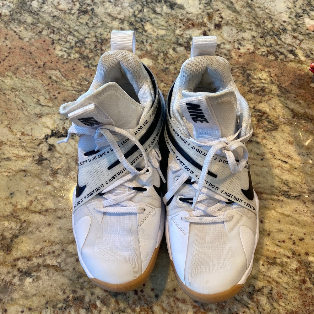 Nike Hyperset Womens Volleyball Sneakers